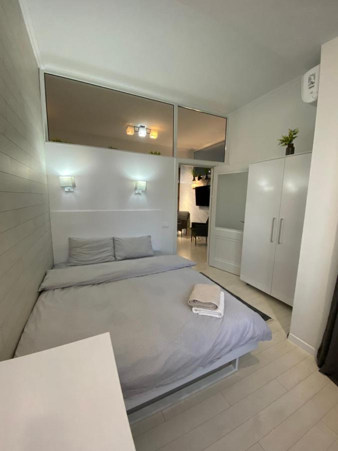 New Double Room Luxury Apartment In The Center キシナウ エクステリア 写真