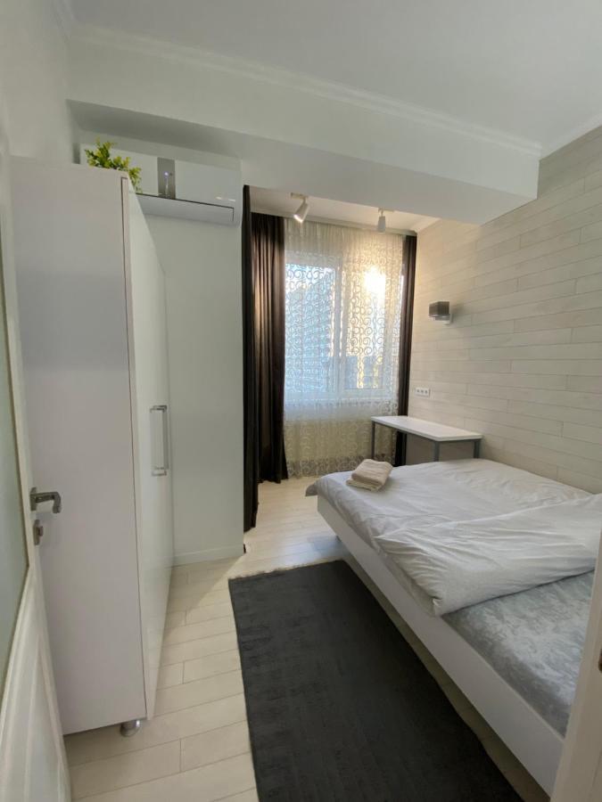 New Double Room Luxury Apartment In The Center キシナウ エクステリア 写真