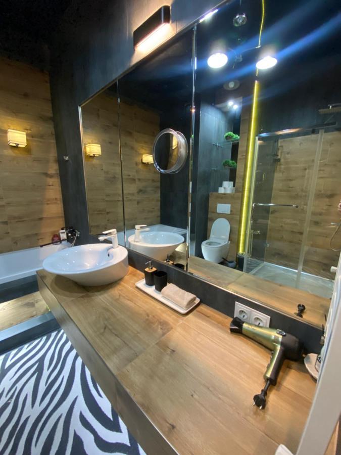 New Double Room Luxury Apartment In The Center キシナウ エクステリア 写真